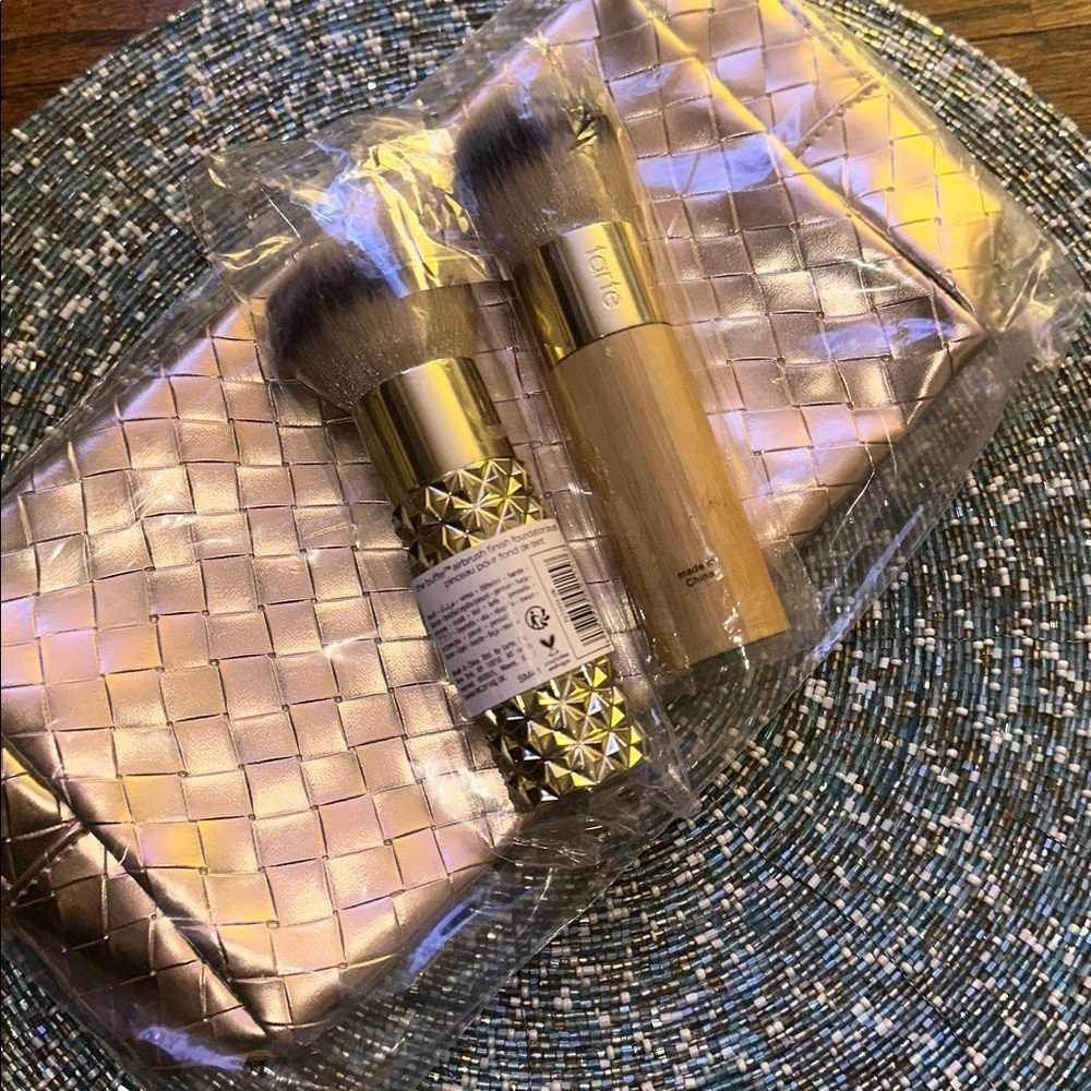 Tarte Makeup Brush Set of 2 with Cosmetic Bag - NEW